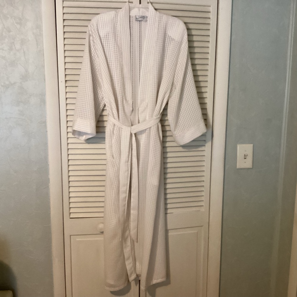 Vintage Unmentionables Elegant Robe White Waffle semi sheer fabric